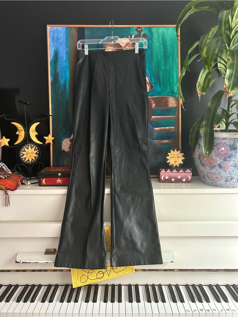 Wilfred Aritzia Black Vegan Faux Leather Flare Pants High Rise Women’s Size 2